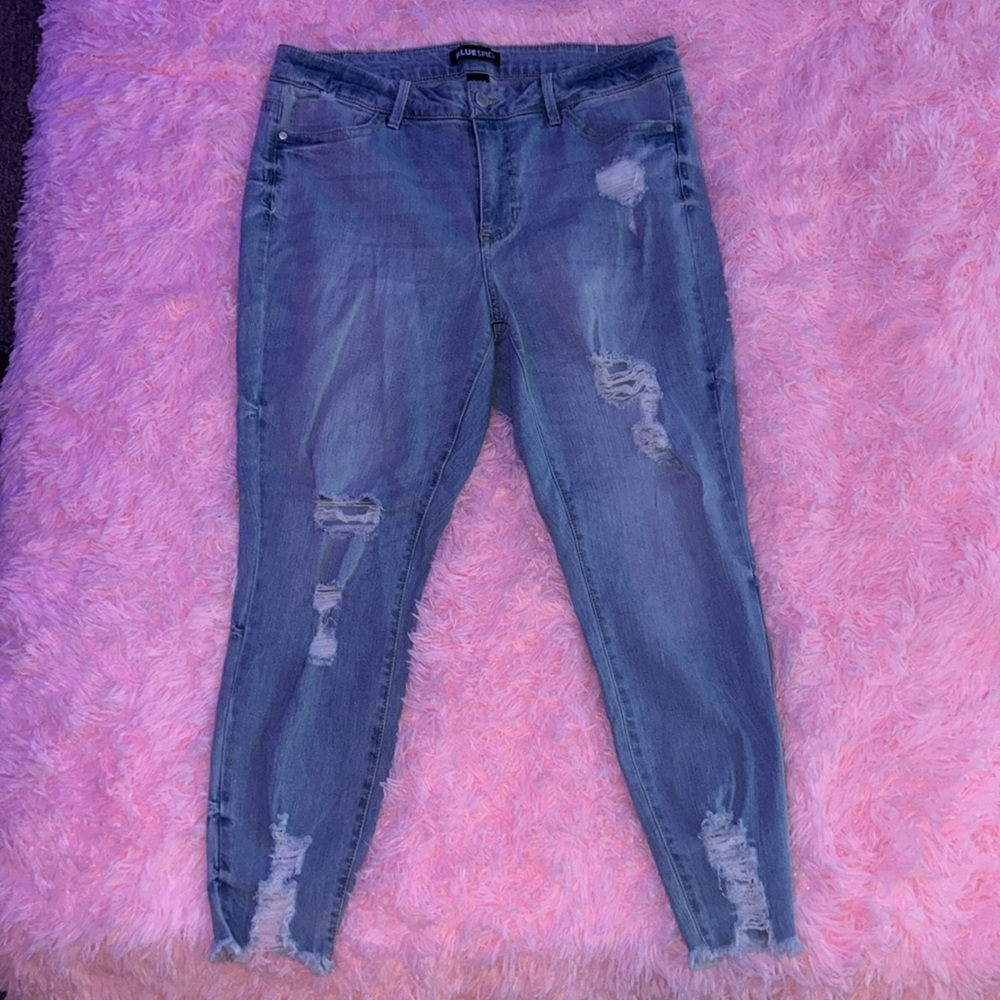 Ripped skinny jeans